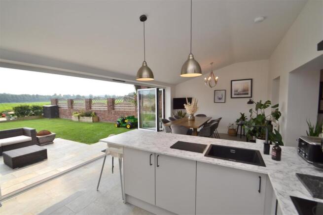 Dining Kitchen & Garden