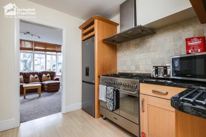 2 bed Apartment for sale Image 5