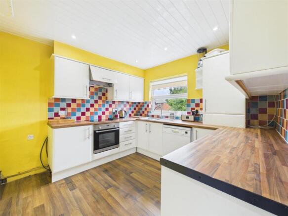Kitchen 1.jpg
