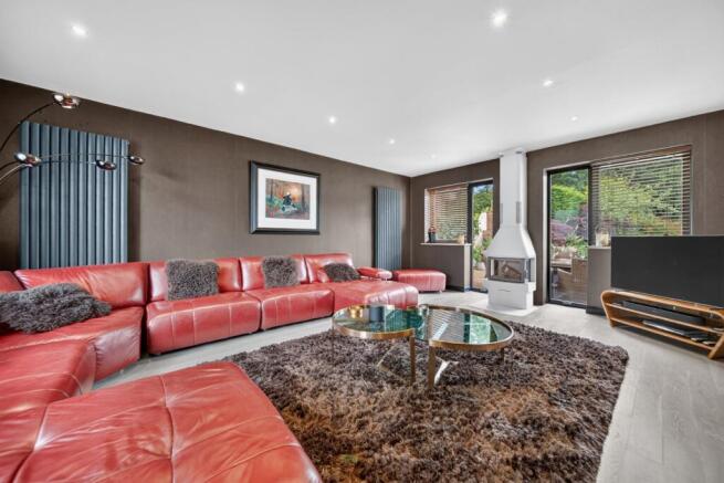 5 bed Detached for sale Image 4