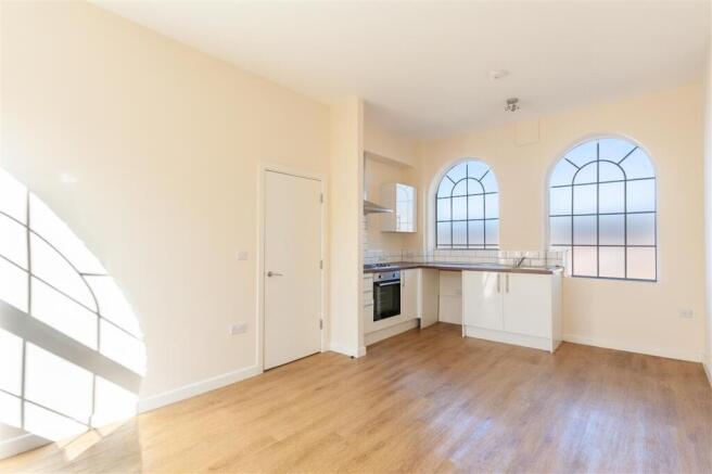 KITCHEN / LIVING
