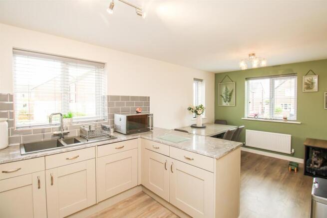 3 bed Detached for sale Image 4