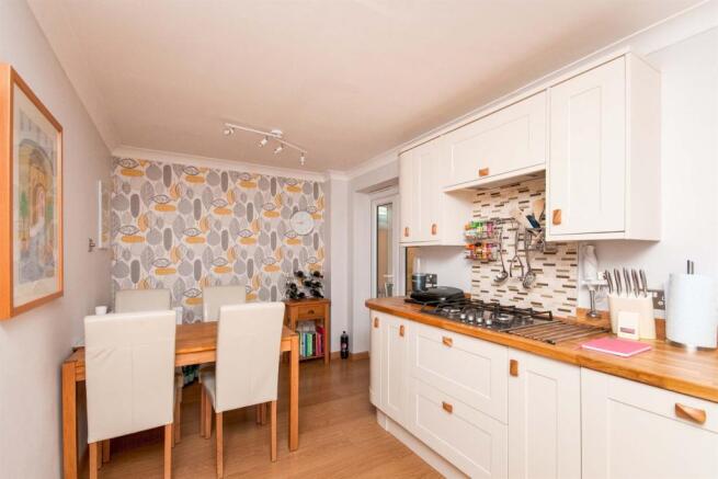Kitchen/ Dining Room