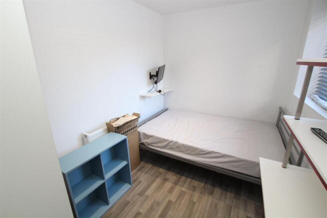 5 bed House to rent Image 8