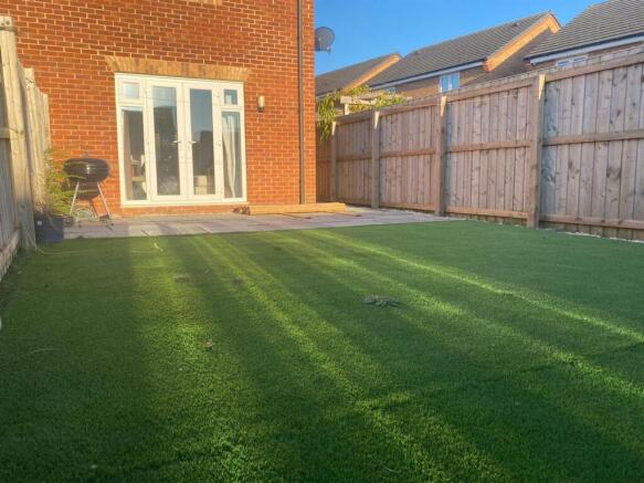 2 bed Semi-Detached to rent Image 8