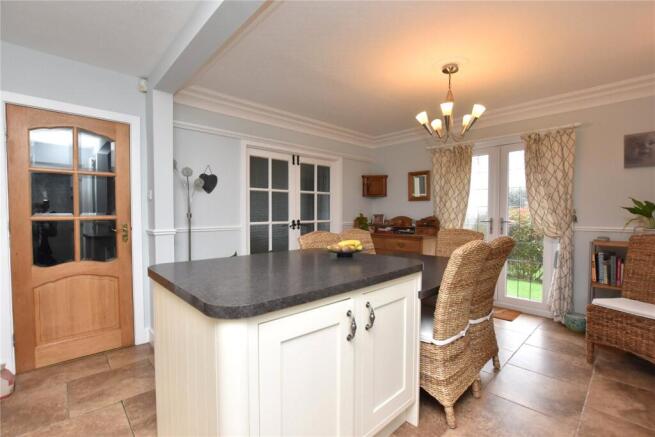 4 bed Detached for sale Image 9