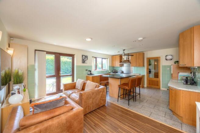 4 bed Detached for sale Image 10