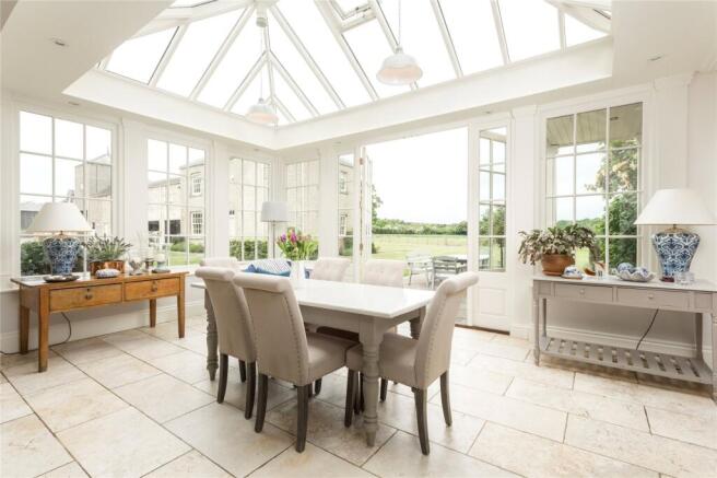 6 bed Detached for sale Image 6