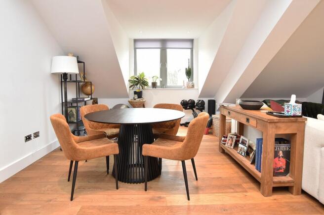3 bed Flat for sale Image 7