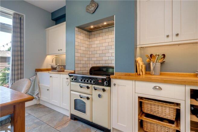 4 bed Semi-Detached for sale Image 8