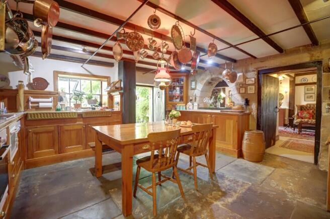 12 bed Character Property for sale Image 5