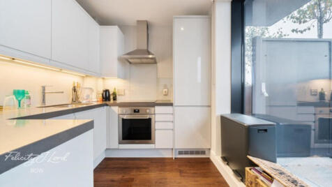 Mercury Walk, London, E14