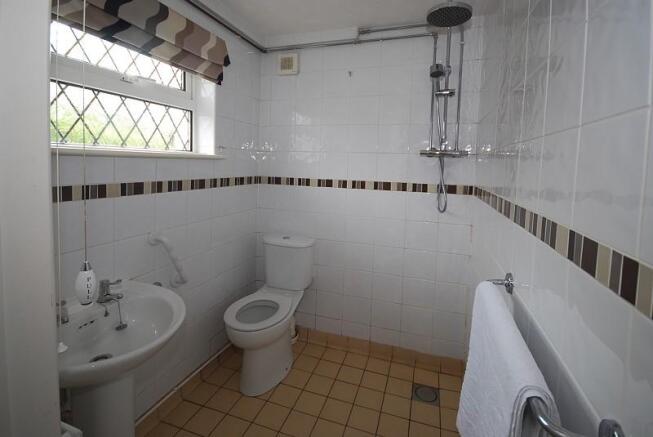Wet Room and Cloaks/w.c.