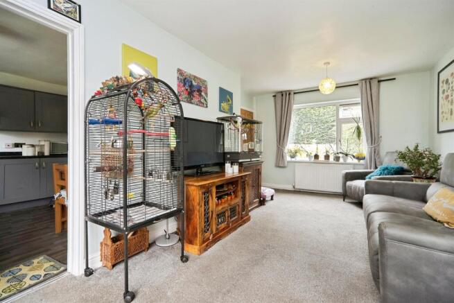 3 bed Semi-Detached for sale Image 4