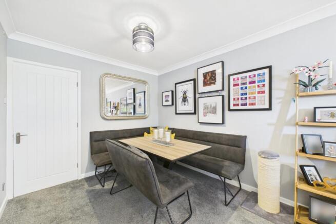 2 bed Apartment for sale Image 2