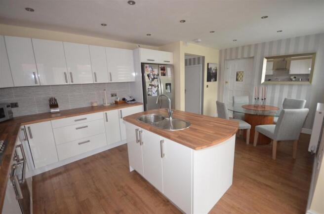 Kitchen3.JPG