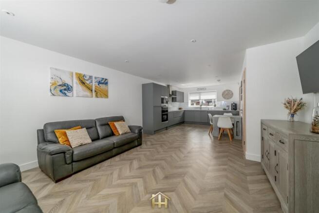 7 CASTLEVIEW PL DUNDEE DD4 0FH 160726 EDIT (5 of 3