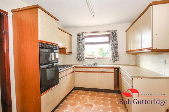 FITTED KITCHEN