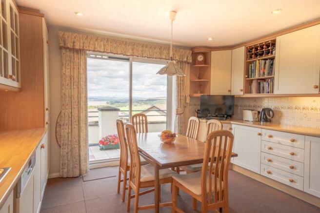 Kitchen/breakf...