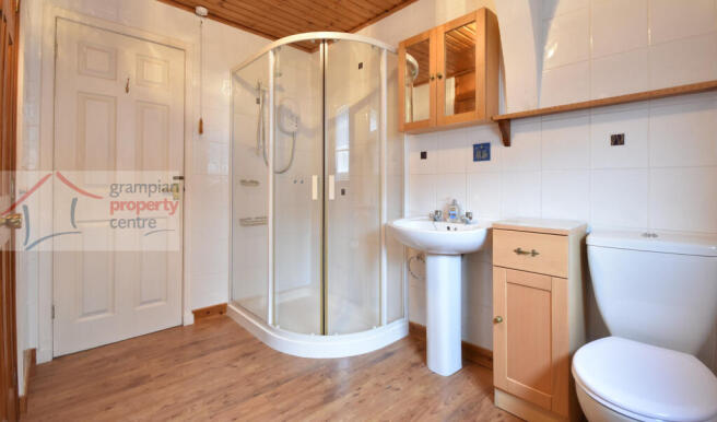 bathroom 2 .JPG
