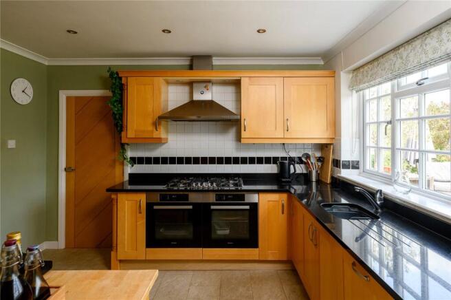 4 bed Detached for sale Image 11
