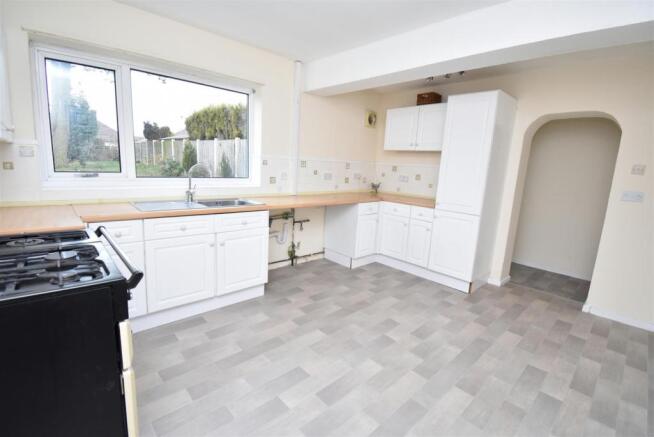 KITCHEN2.JPG