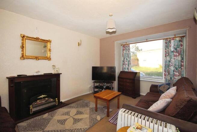 Gainsborough Drive, Leamington Spa photo 3