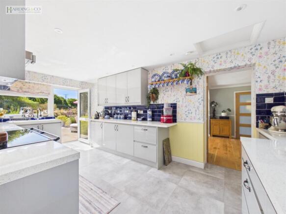 Kitchen (4).jpg