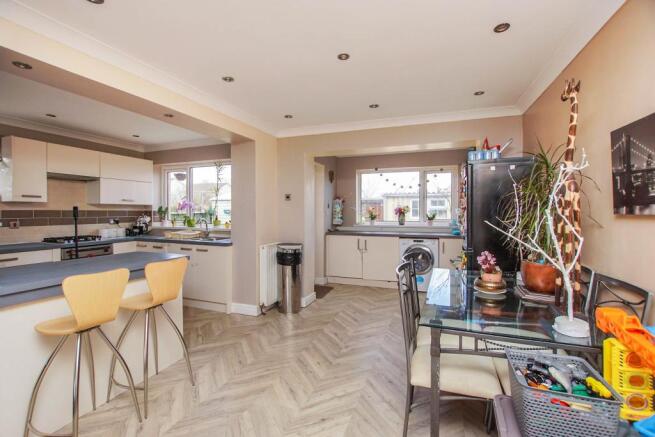 Lounge/Dining Room