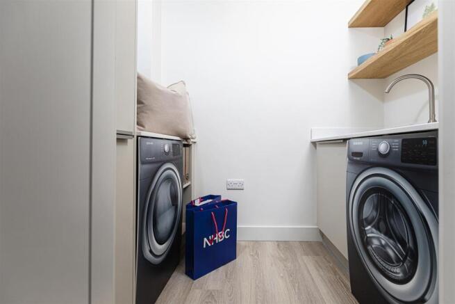 2 bed Apartment for sale Image 10