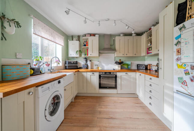 1403579-4-6978efd...