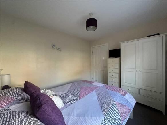 4 bed House for sale Image 9