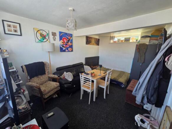 43 Tudor Court, Tipton, West Midlands, DY4 8UX photo 4