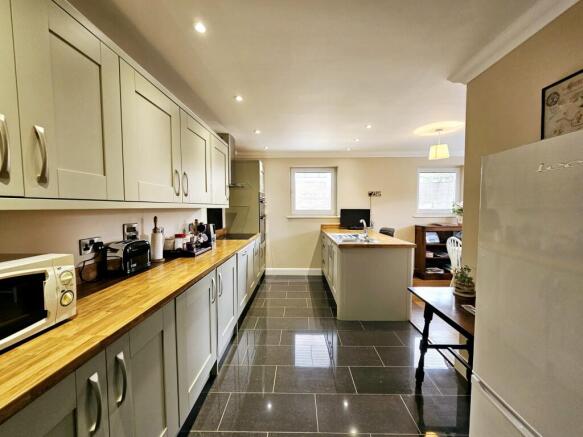 2 bed Flat for sale Image 7