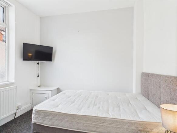 3 bed Terraced to rent Image 8