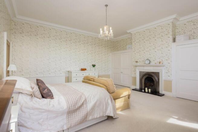 3 bed Flat for sale Image 8