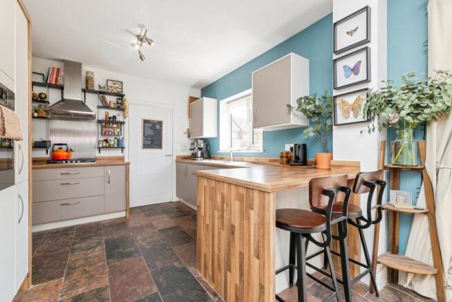 4 bed Detached for sale Image 6
