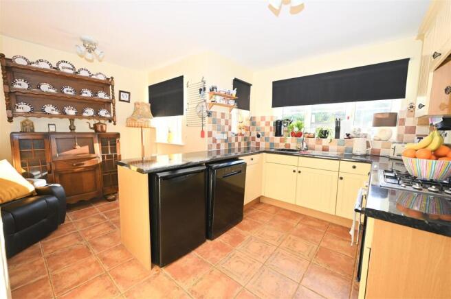 4 bed Detached for sale Image 7