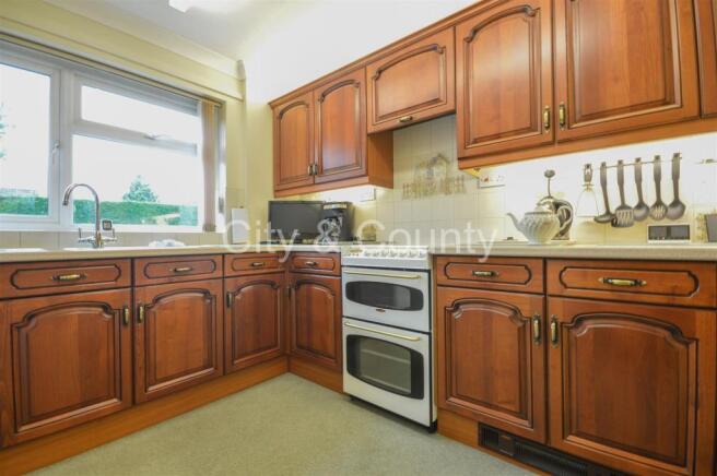 kitchen 2.jpg