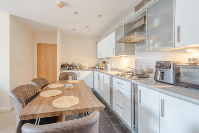 2 bed Apartment for sale Image 3