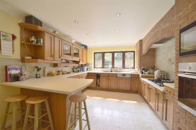 KITCHEN/BREAKFAST ROOM