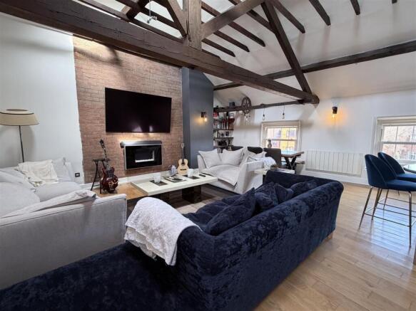 Impressive Open-Plan Living/Dining/Breakfast Kitch