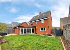 27, Sierra Drive, Aylesbury HP18 0YQ