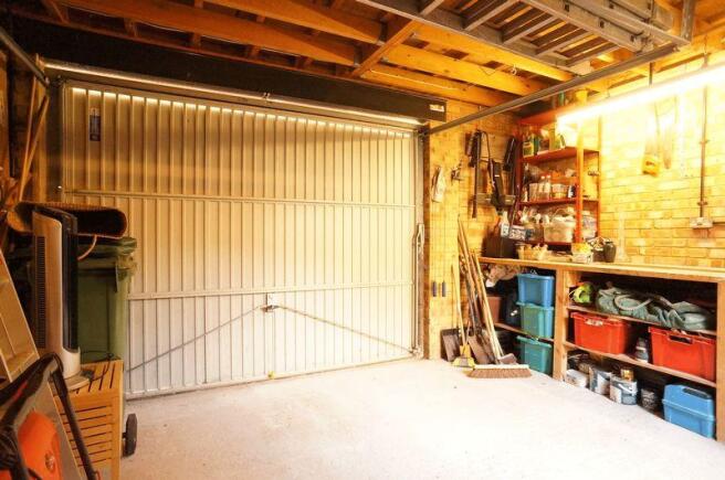 GARAGE.