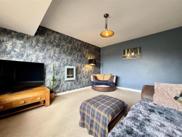 3 bed Semi-Detached for sale Image 7