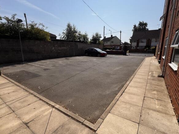 1 bed Ground Flat to rent Image 7