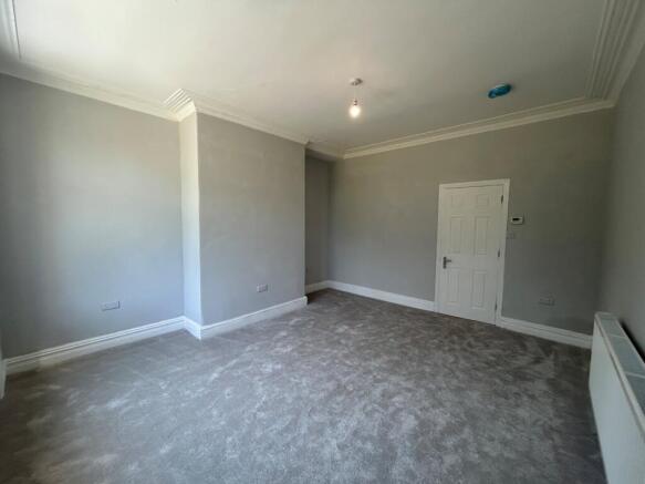2 bed Terraced to rent Image 6