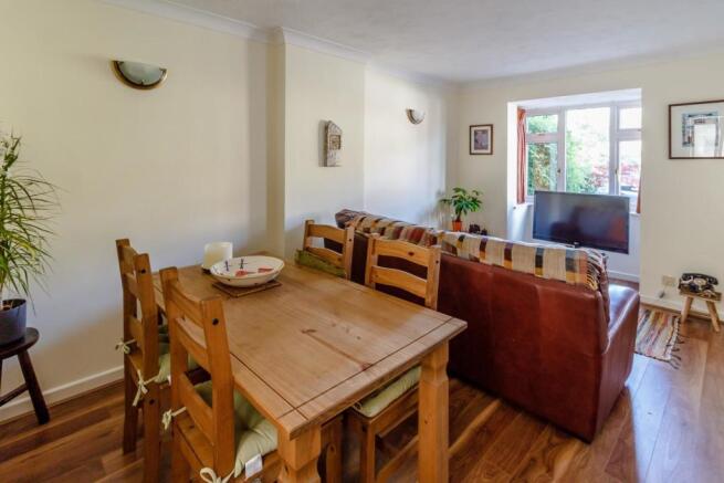 8355421-interior04.jpg