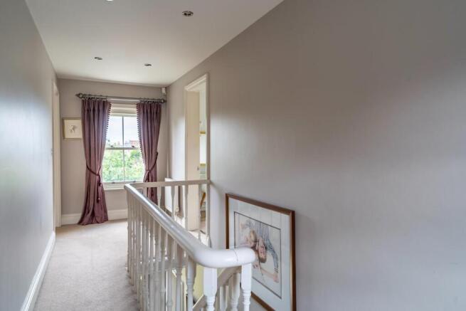 5 bed Detached for sale Image 10