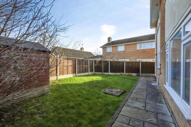 4 bed Detached for sale Image 8